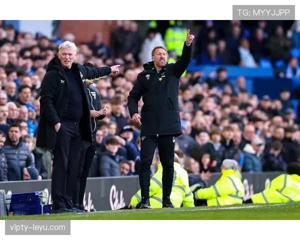 莫耶斯重振球队士气,率队剑指英超前四 莫耶斯重振球队士气,率队剑指英超前四